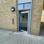 Large Flat In Quiet Area Near Seven Sisters