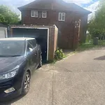 Cosy 2-Bed Maisonette With Private Garage In Wembley