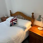 Graveney House -Sleeps 8 - London Zone 3