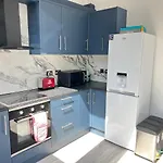 Graveney House -Sleeps 8 - London Zone 3