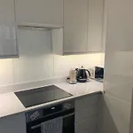 Modern Fulham Flat In Prime Location