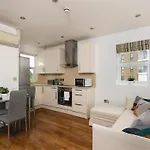 2Bed Charming Apartment Near Notting Hill & London