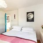 Bright Flat For 2 In Dartmouth Park