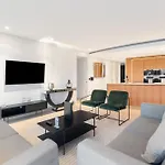 Skyline Views Luxury 3 Bedroom Central London Free Parking