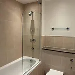 Luxury One Bedroom Apartment In Paddington With Concierge And Security