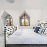 Joivy Modern And Elegant 2-Bedrooms Apartment