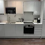 Peaceful 1Br In London Ariana Apartments Stay
