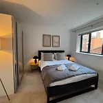Peaceful 1Br In London Ariana Apartments Stay