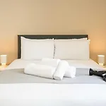 Modern 2Br Flat In Central Soho
