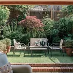 Beautiful Ground Floor Apartment Plus Private Garden