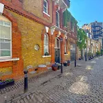 Boutique Townhouse In Fitzrovia Pass The Keys