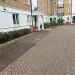 Comfortable Room In A Luxurious Apt With Parking In Blackheath