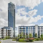 Prime Chelsea Waterfront Three Bedroom Apartment