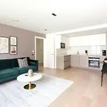 Sonder l Aird House