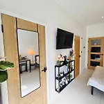 Chic Apartment E10