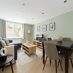 2 Bed Apartment In Clapham