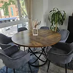 Beautiful 3-Bed Apartment At Swiss Cottage