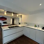 Exquisite 2-Bedroom Apartment In Bank
