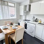Cosy 3 Bedroom 3 Bathroom Flat With Private Garden- Maida Vale, Near Paddington