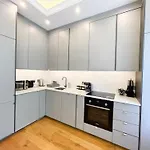Stylish One Bed Flat In Paddington Pool And Gym Next Door Free Secure Underground Parking Nearby