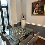 Unique Luxury Home In The Heart Of London. Air Conditioned With Private Garden