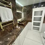 Unique Luxury Home In The Heart Of London. Air Conditioned With Private Garden