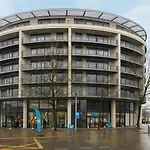 2 Bed Flat With Balcony In Wimbledon