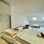 Luxe 4 Bedroom House With 4 Bathrooms - Elizabeth Line & Acton Central Stations At Walking Distance