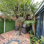 Luxe 4 Bedroom House With 4 Bathrooms - Elizabeth Line & Acton Central Stations At Walking Distance