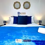 Three Bedroom Apartment By Dashh Properties Short Lets & Serviced Accommodation In Shepherds Bush Sleeps 9 With Free Wifi