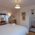 Veeve House Ashlone Road Putney