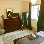 Lynbrook Grove Guesthouse