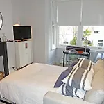 Sparkling Apartment In Kensington Olympia