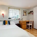 Veeve - Clapham Garden