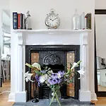 Stunning Park Royal Apartment