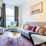 Cs Apartments Queensway
