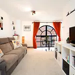 Stylish Flat Near St Pauls Cathedral