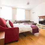 Victoria Mews Apartment