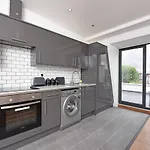 Modern & Spacious 2 Bed Apartment At Clapham Junction