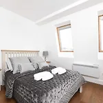 Modern & Spacious 2 Bed Apartment At Clapham Junction