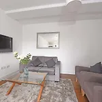 Modern & Spacious 2 Bed Apartment At Clapham Junction