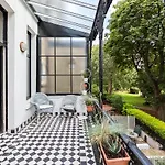 Earls Court Apartments By Basetogo