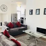 Spacious & Modern 2 Bed Apartment At Knightsbridge London