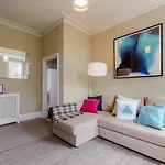 Earls Court Apartments By Basetogo