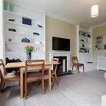 Earls Court Apartments By Basetogo