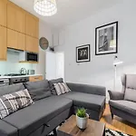 2Br Spacious Flat In West Kensington Fits 6!