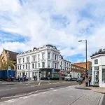 2Br Spacious Flat In West Kensington Fits 6!