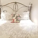 The Quiet & Cosy Fulham Reach Crib