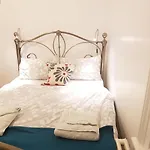 The Quiet & Cosy Fulham Reach Crib