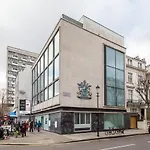 The Lempicka 2 Bedroom Flat And Garden In Notting Hill